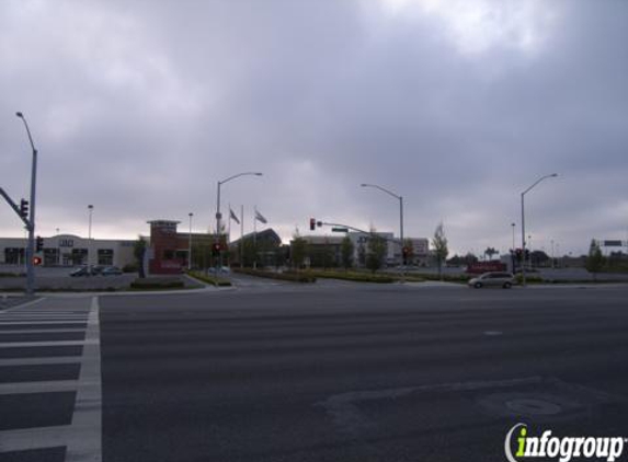 Sunglass Hut - San Bruno, CA