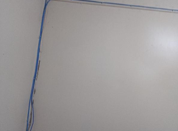 Ultimate Electrical Solutions - Nanango, QLD. Poor, messy, unprofessional.
