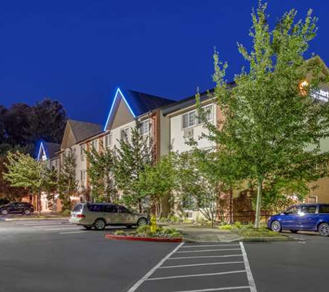 Comfort Inn & Suites Tualatin - Portland South - Tualatin, OR