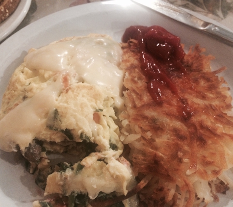 Pacific Street Cafe - Roseville, CA. Spinach omlet with hashbrowns.