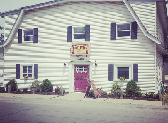 The Basket Factory Restaurant and Marina - Middleport, NY