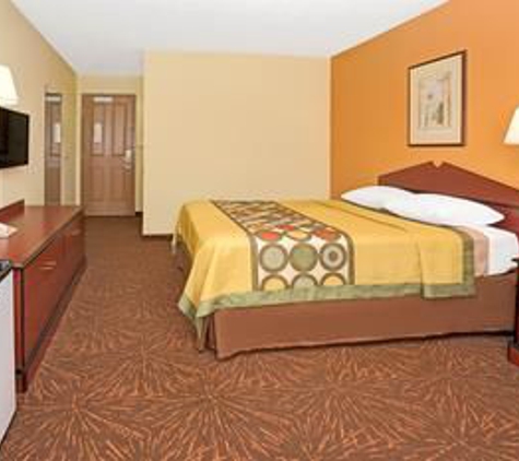 Super 8 by Wyndham Castle Rock Colorado - Castle Rock, CO