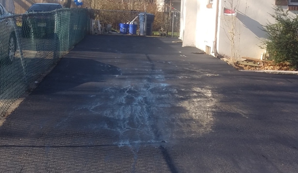 Berry & Son's Paving and Masonry Corp. - North Brunswick, NJ. Asphalt driveway