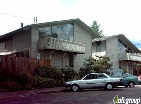 Iron House Apartments - Lake Oswego, OR