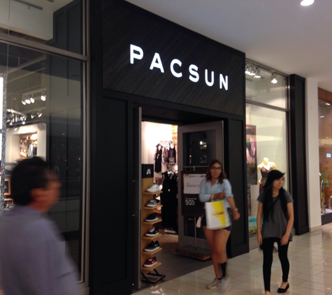 PacSun - Glendale, CA. Entrance