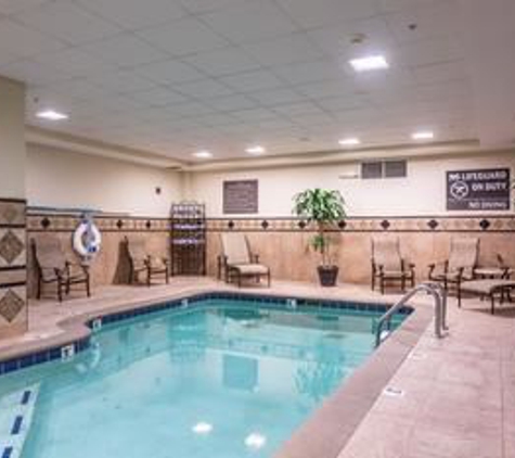 Hampton Inn & Suites Knoxville-Downtown - Knoxville, TN