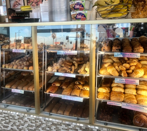 Mama's Donuts - Van Nuys, CA