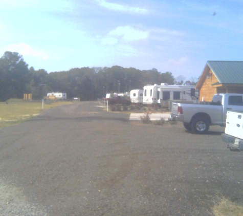 Cain's Creekside RV Park - Hahira, GA