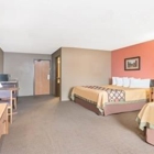 Super 8 by Wyndham Warroad