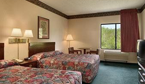 Super 8 by Wyndham Piedmont Greenville Area - Piedmont, SC