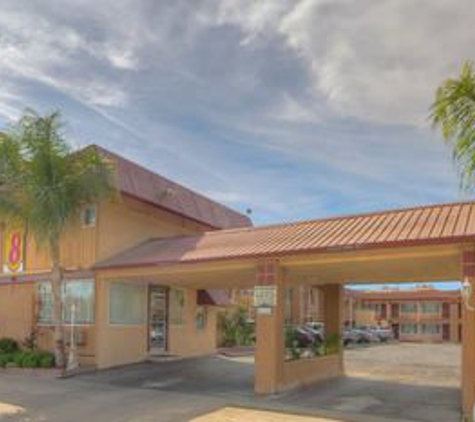 Super 8 Motel - Fresno, CA