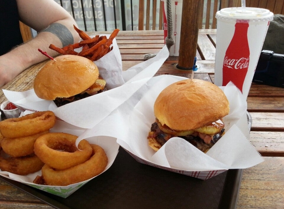 Stewz Burgers - Kihei, HI