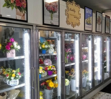 Absolutely Beautiful Flowers - Saint Petersburg, FL. @bradfordcatlin is @absolutelybeautifulflower new cooler #grandcentralsp getting ready to help your #valentineflowers for your #sweetie ! #k