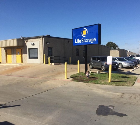 Life Storage - Arlington, TX