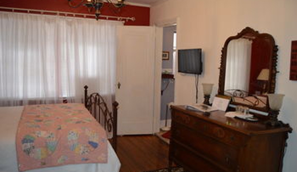 Maple Street Bed & Breakfast - Lamoni, IA