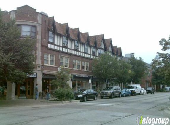 Book Stall at Chestnut Court - Winnetka, IL