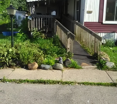 Ideal Mobile Home Park - Miamisburg, OH. This guy had a man overdose in his house July 4th