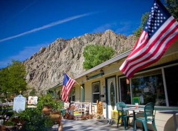 Meadowcliff Lodge & Restaurant - Coleville, CA