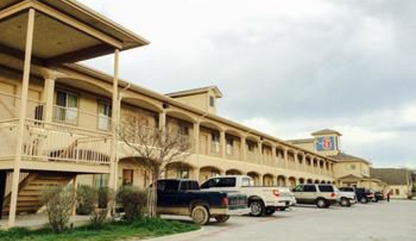 Motel 6 - Rhome, TX