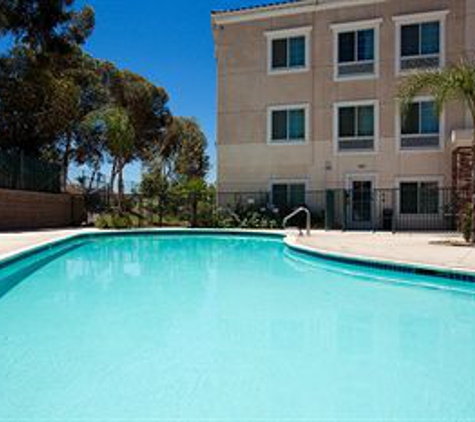 Country Inns & Suites - Redlands, CA