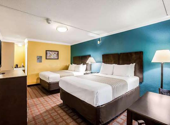 Super 8 by Wyndham Meadowlands - Carlstadt, NJ