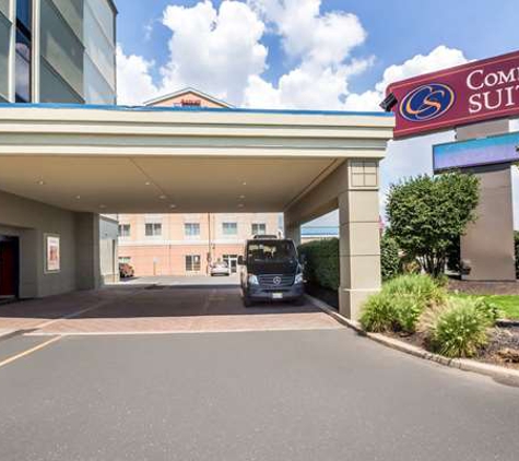 Comfort Suites at Woodbridge - Avenel, NJ