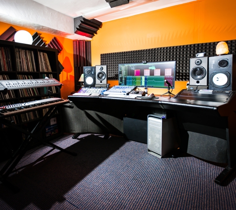 Roundabout Records DJ & Recording Studio - Delray Beach, FL