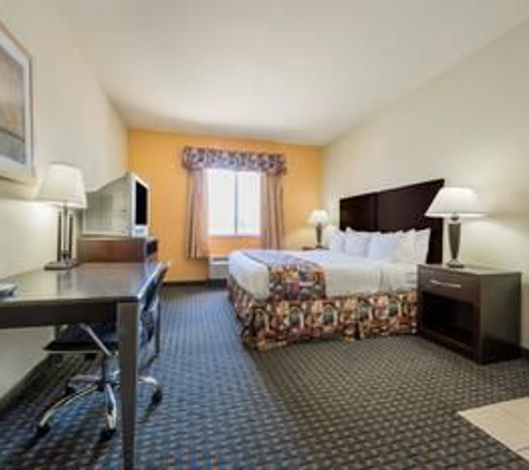 Days Inn & Suites by Wyndham Cleburne TX - Cleburne, TX