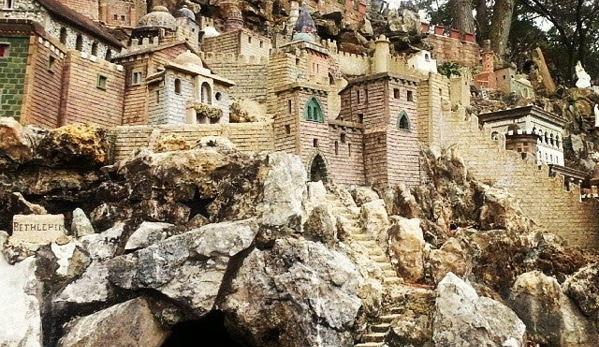 Ave Maria Grotto - Cullman, AL