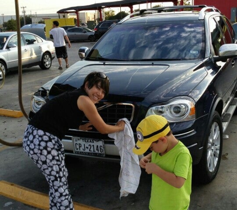 Bee Clean Car Wash 2 - San Antonio, TX