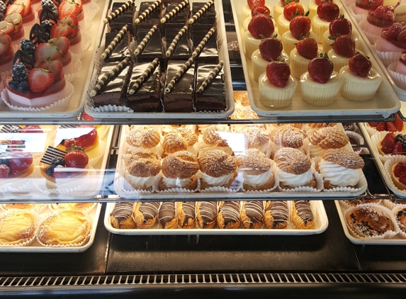 Amy's Pastry - Montebello, CA