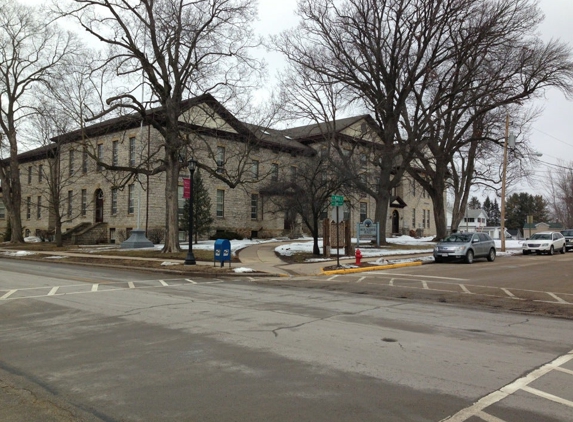 Rountree Hall Apartments - Platteville, WI