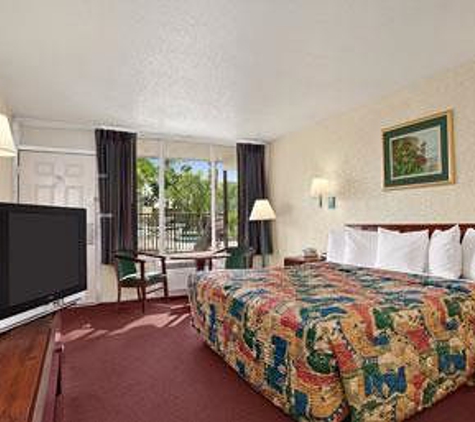 Days Inn by Wyndham Fort Pierce Midtown - Fort Pierce, FL