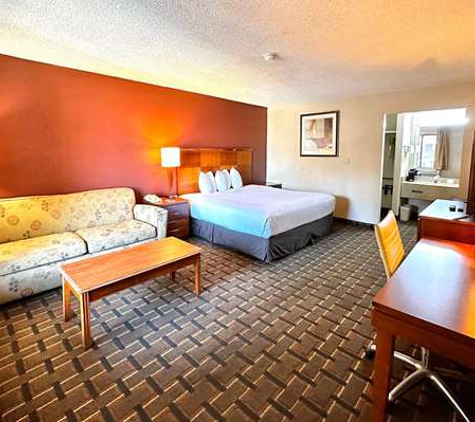 Days Inn & Suites by Wyndham Bossier City - Bossier City, LA