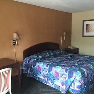 Palm Court Inn & Suites - Pensacola, FL