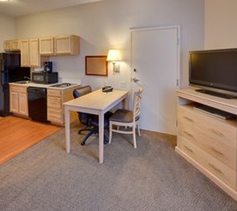 Candlewood Suites Grand Prairie - Peoria, IL