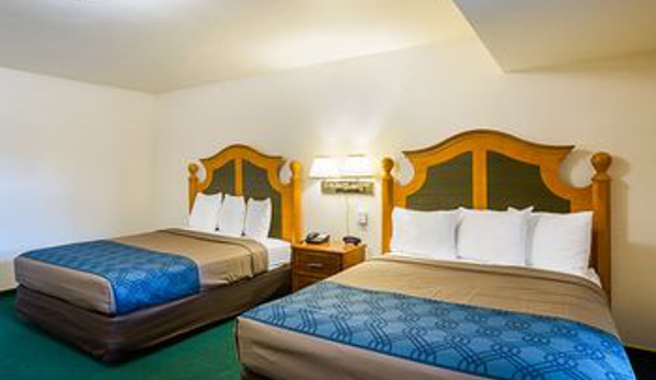 Econo Lodge - Waupaca, WI