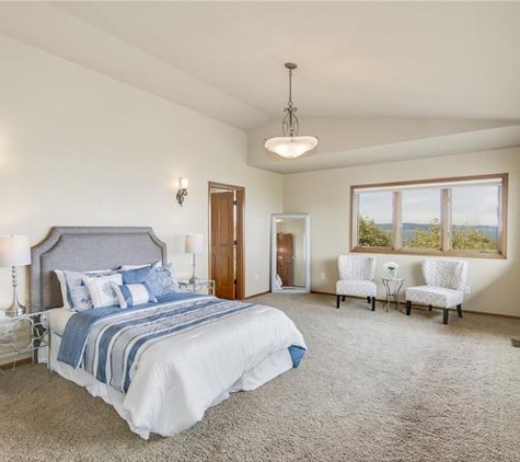 The Staging House, LLC - Port Orchard, WA. Tacoma Master Bedroom