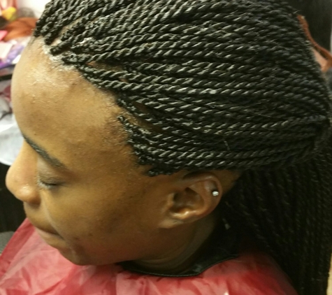 Creative African Hair Braiding - Flint, MI. Sénégalaise twist