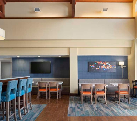 Hampton Inn & Suites Newport News - Newport News, VA