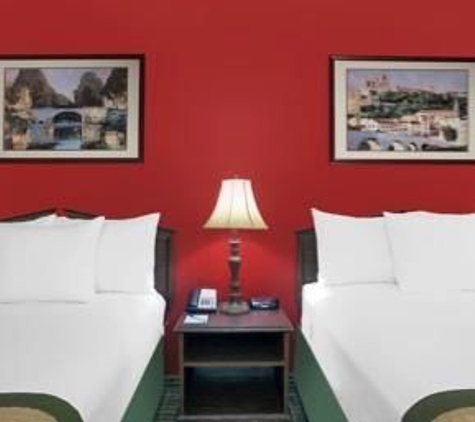 Baymont Inn & Suites - Brunswick, GA