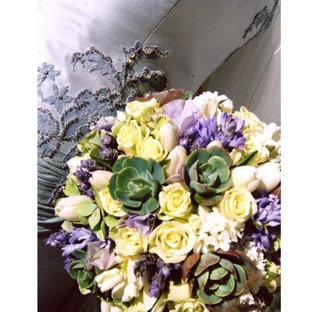 Lavish Flowers & Gifts - New Lambton Heights, NSW