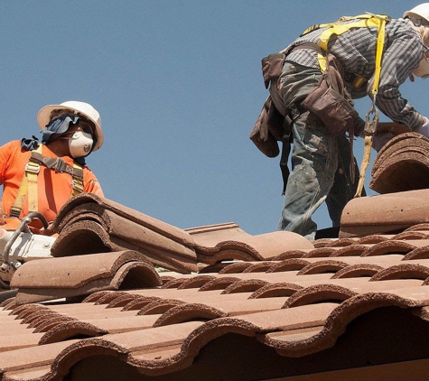 Downtown Best Roofing contractors - Dallas, TX. A fresh coat for your roof is critical to preventing deterioration, giving your roof and home a longer, healthier life.