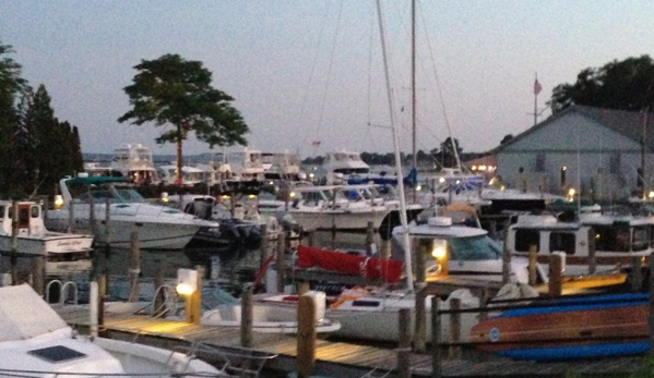 SALT Waterfront Bar & Grill - Shelter Island, NY