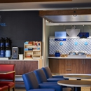 Holiday Inn Express & Suites Kansas City - Oak Grove I-70 by IHG - Hotels
