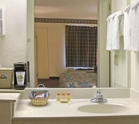 Days Inn & Suites by Wyndham Stockbridge South Atlanta - Stockbridge, GA