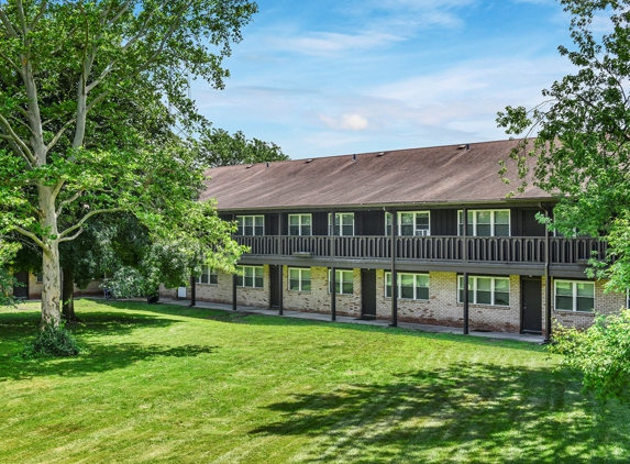 Sherwood Forest Apartment Homes - Kankakee, IL