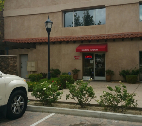 Doctors Express - Santa Clarita - Canyon Country, CA. Front of the building