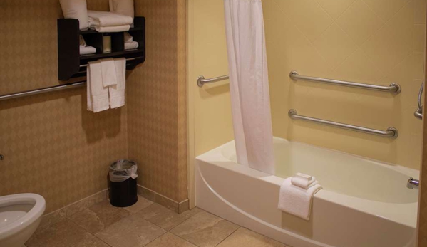 Hampton Inn & Suites-Knoxville/North I-75 - Knoxville, TN