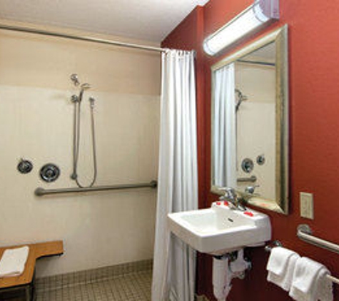 Red Roof Inn - Baton Rouge, LA